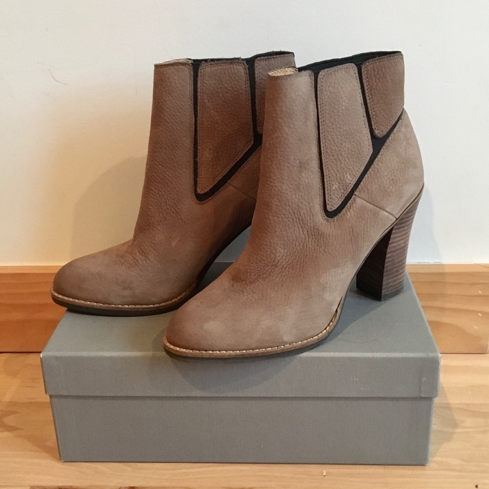 Lucky Brand Maldeev Heeled Leather Chelsea Ankle Boots